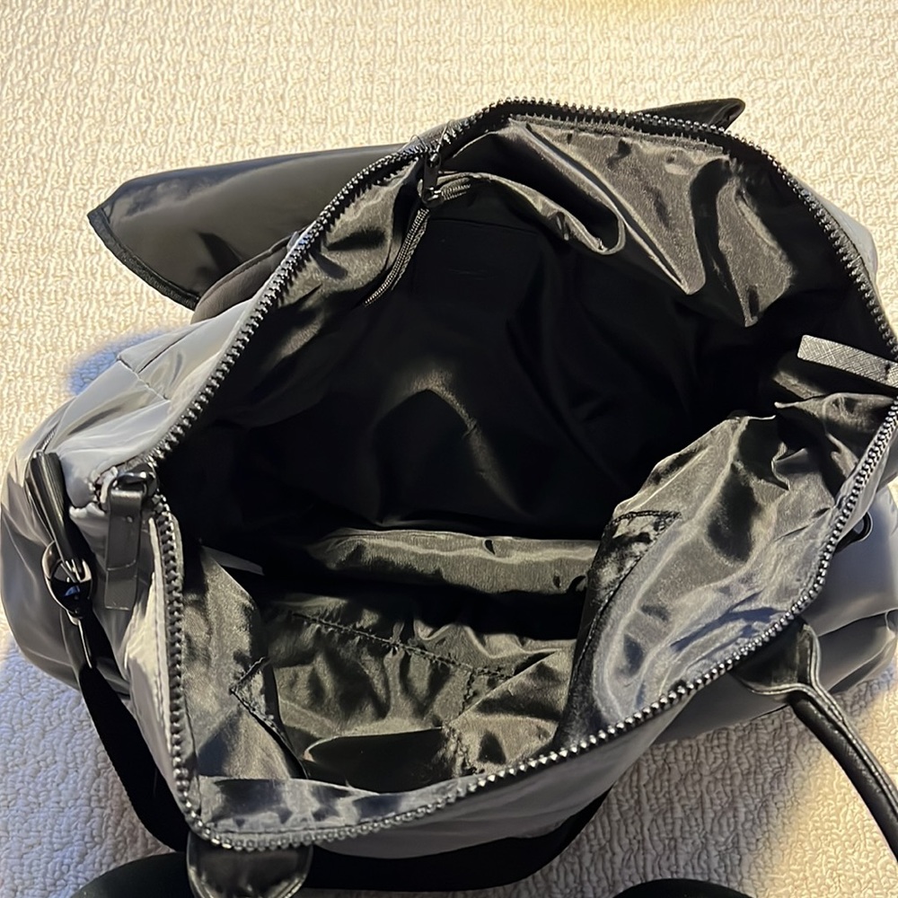 Indigo diaper bag, brand new, has cross body strap and over the shoulder straps - Picture 6 of 7